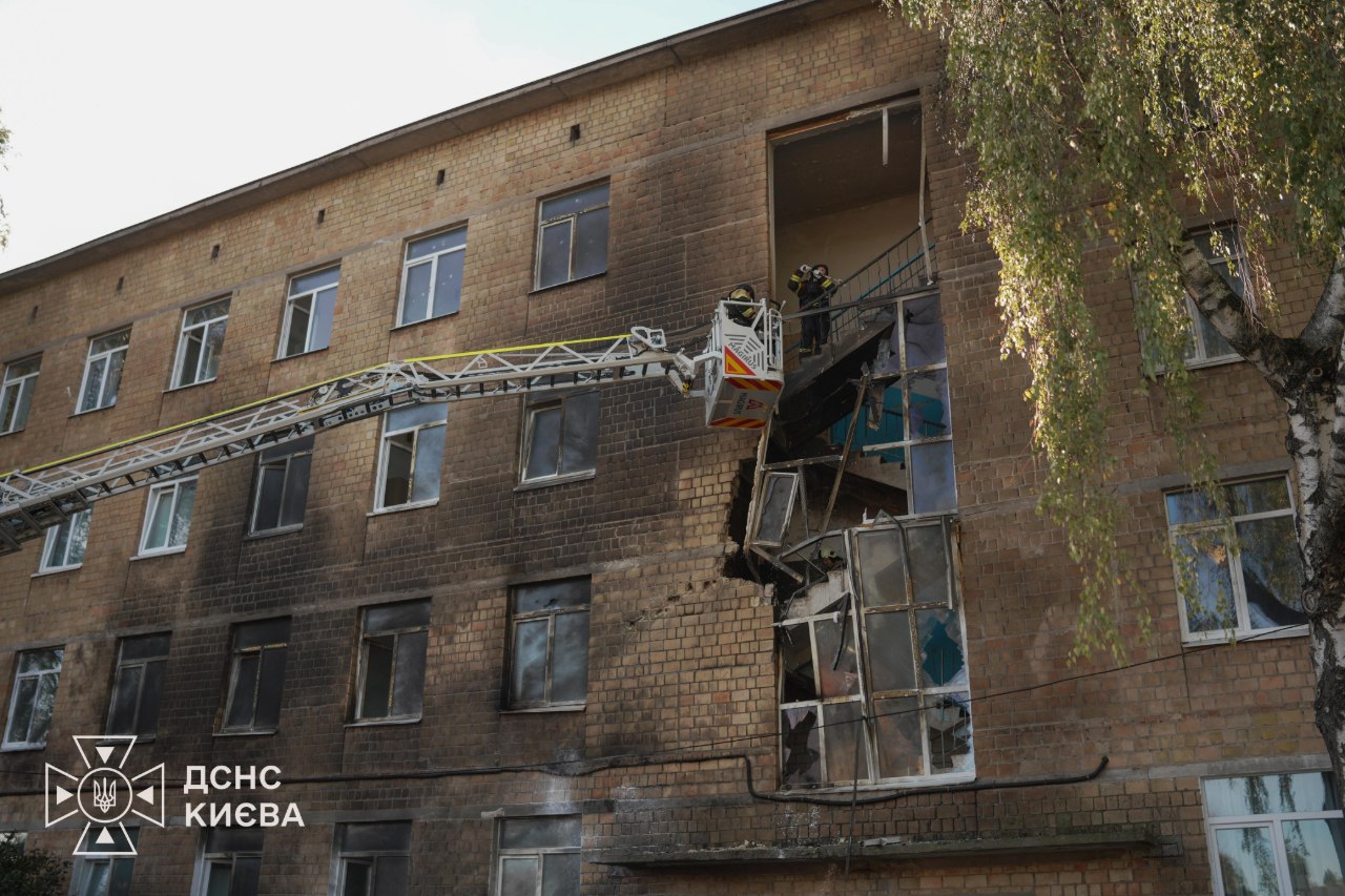Київ - наслідки удари по школі в Солом'янському районі